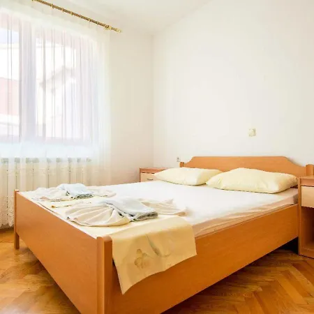 Apartamento Vesna 3 With Terrace