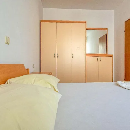 Apartamento Vesna 3 With Terrace