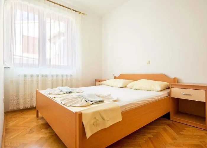 Appartement Vesna 3 With Terrace